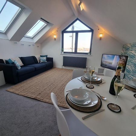 The Bunker-Luxe Central Falmouth Getaway With Stunning Sea Views Exterior photo
